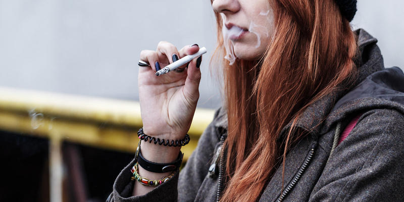 WOMAN,OUTSIDE,SMOKING,CIGARETTE