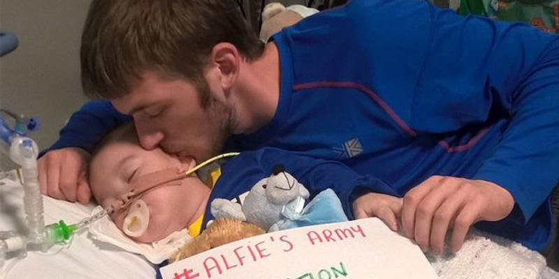 Alfie Evans e o pai Thomas