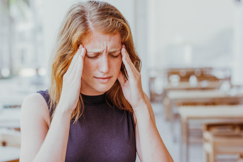 WOMAN, HEADACHE, CONCENTRATION