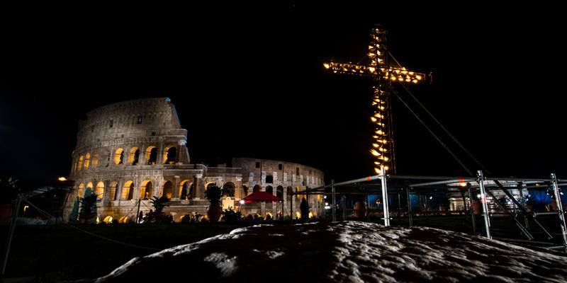 POPE VIA CRUCIS