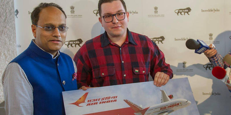 TOMASZ PIKUŚ, BOHATER W INDIACH