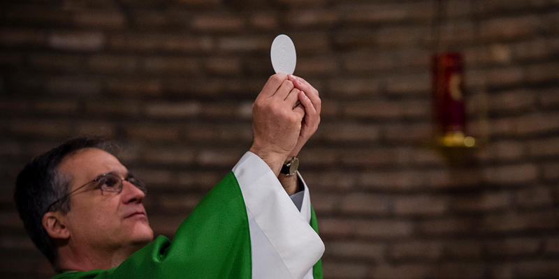 PRIEST-EUCHARIST-ELEVATION-HOST