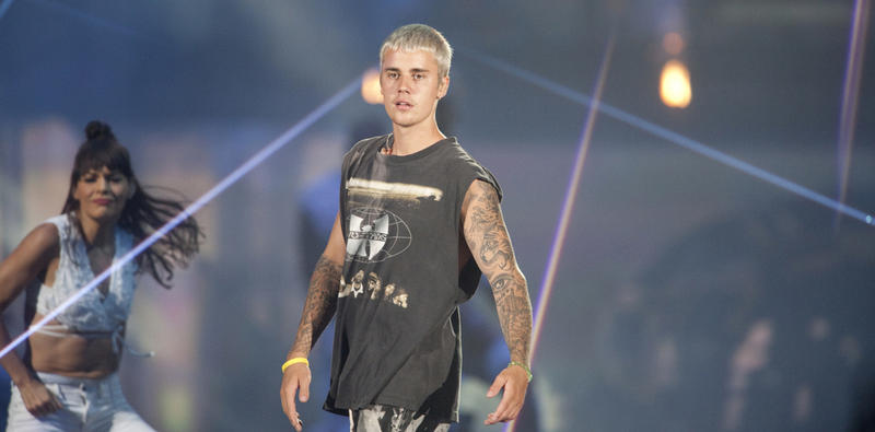 JUSTIN BIEBER