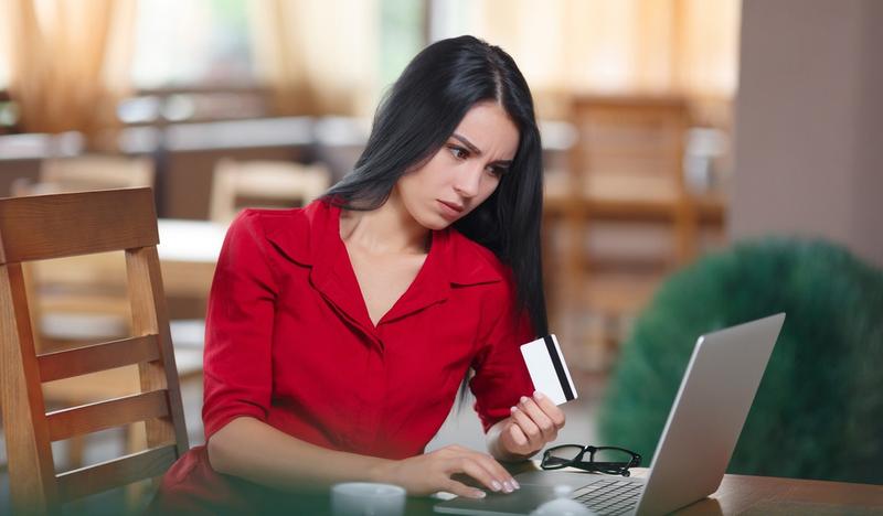 WOMAN BUYING ONLINE