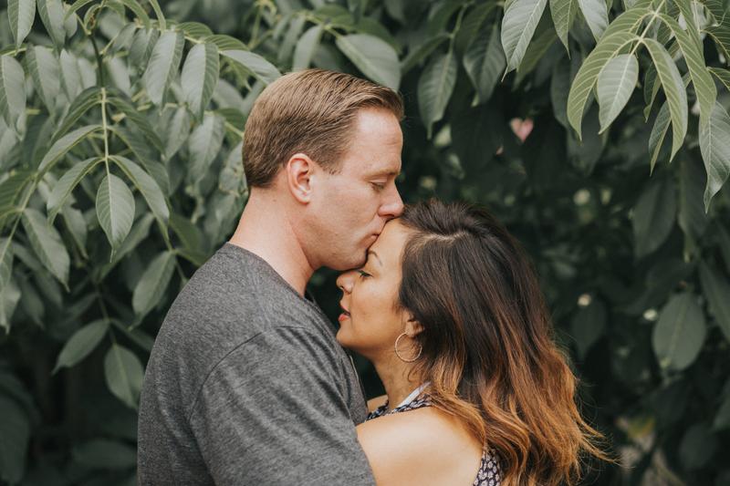 MAN, KISSING, WOMAN