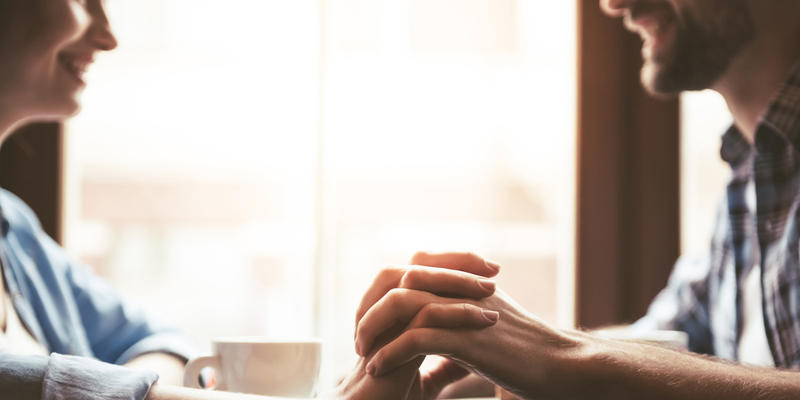 COUPLE HANDS