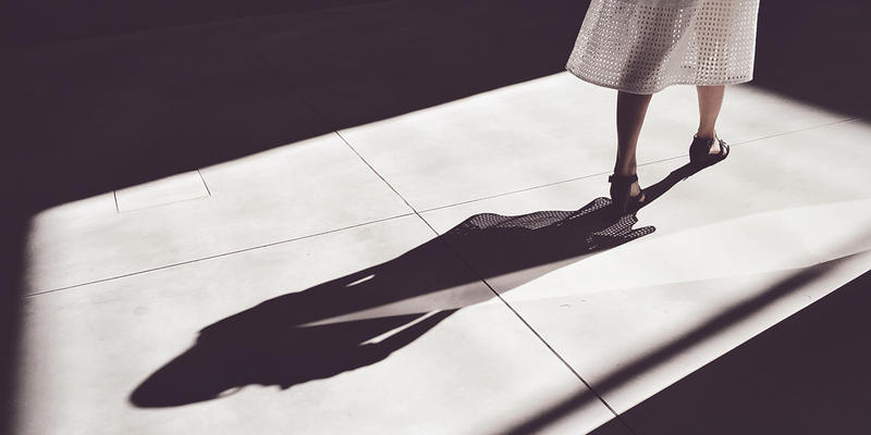 WOMAN
