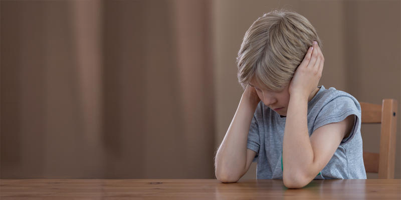 CHILD,COVERS,EARS