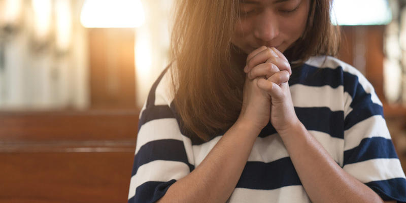 ASIAN,WOMAN,PRAYING,CHURCH