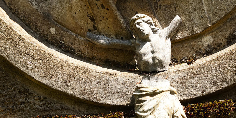 ZNISZCZONA FIGURA