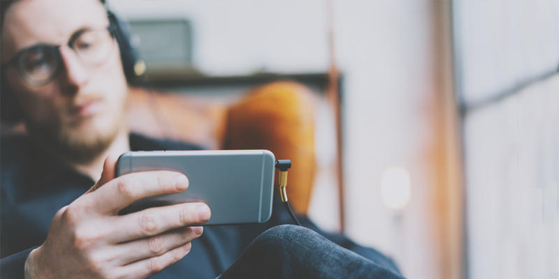 MAN,WATCHING,VIDEO,PHONE