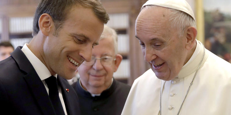 MACRON POPE