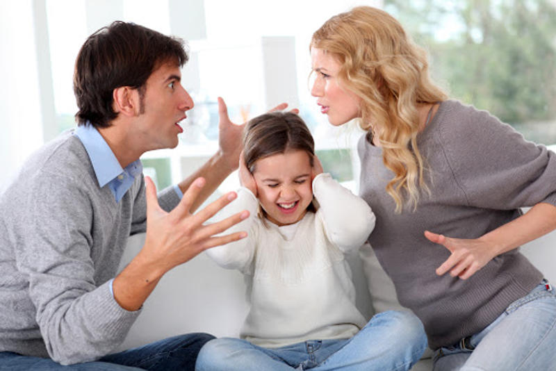 Couple fighting in front of child – pt