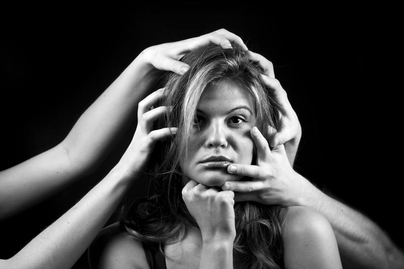 PORTRAIT WOMAN MIRROR