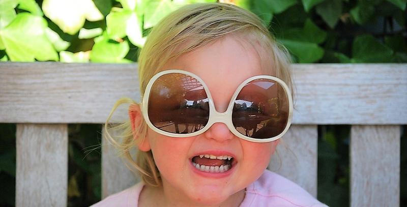GIRL WITH SUNGLASSES