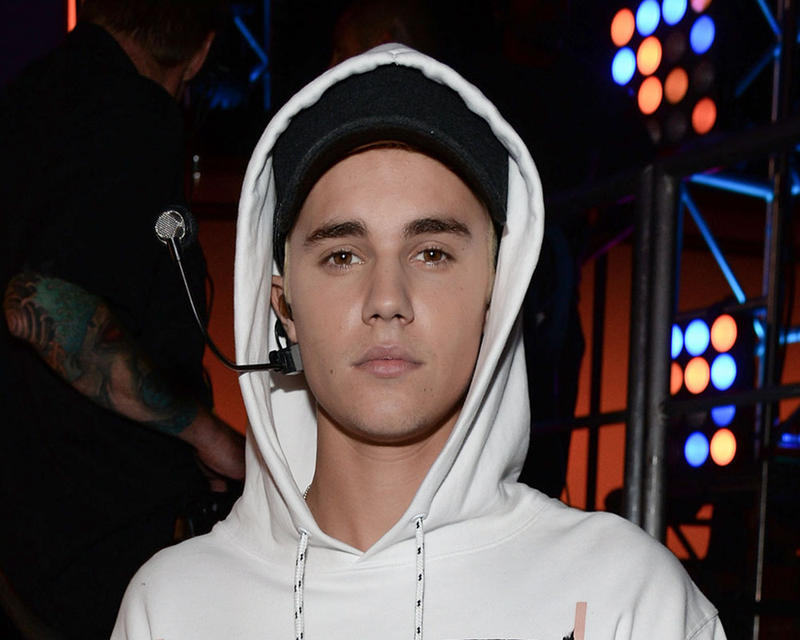 JUSTIN BIEBER