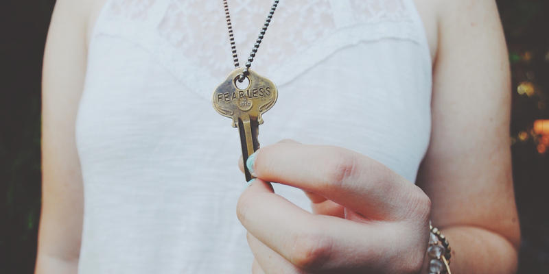 WOMAN,KEY,NECKLACE,FEARLESS