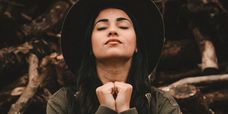 HIPSTER,WOMAN,PRAYING