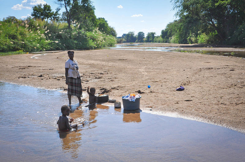 ZAMBIA, FIUME, FAMIGLIA