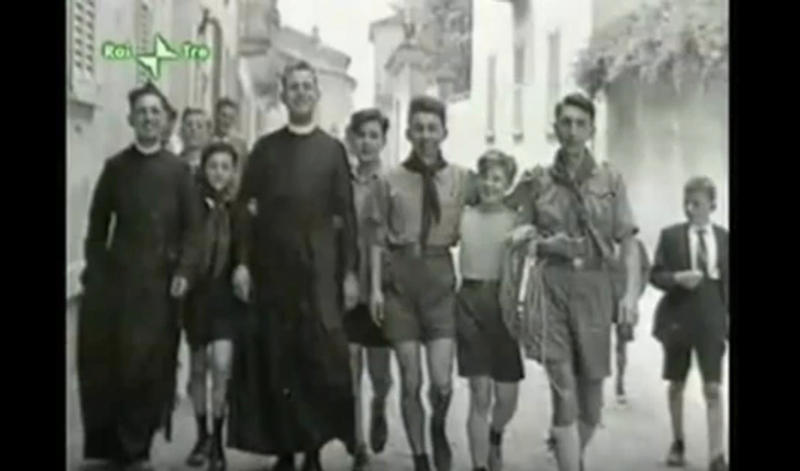 Don Giovanni e un gruppo di giovani Aquile Randagie