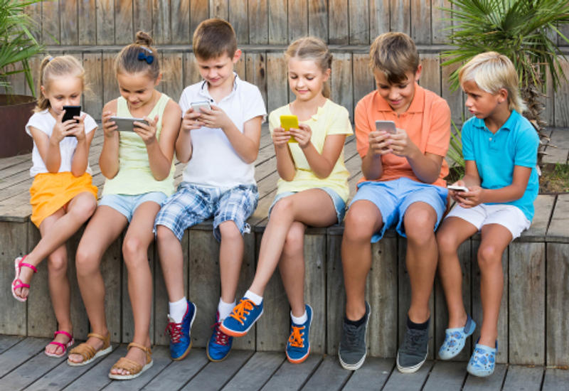 BAMBINI, SMARTPHONE, SOLI