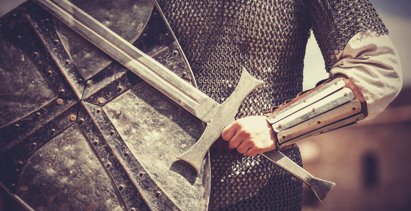 CAVALIERE CON SPADA E SCUDO