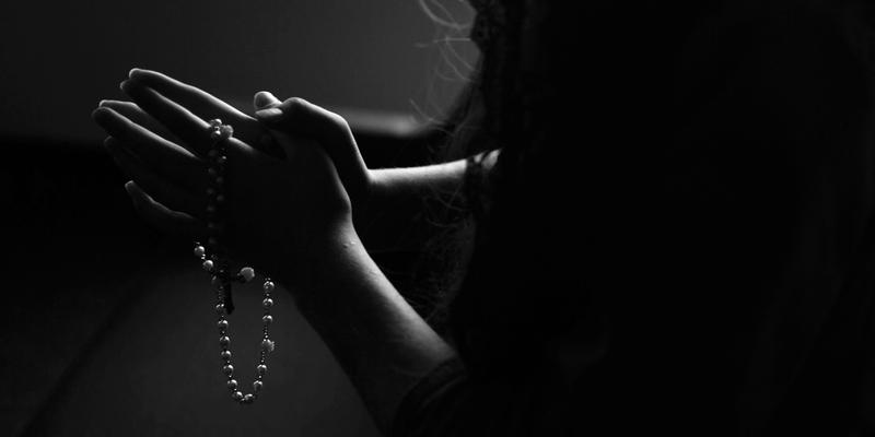 WOMAN,ROSARY