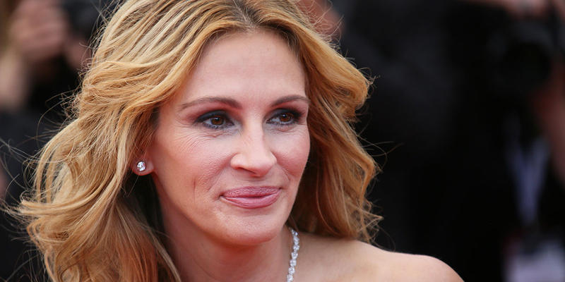 JULIA ROBERTS