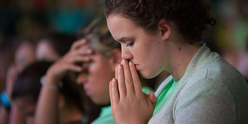 YOUNG,WOMAN,PRAYING