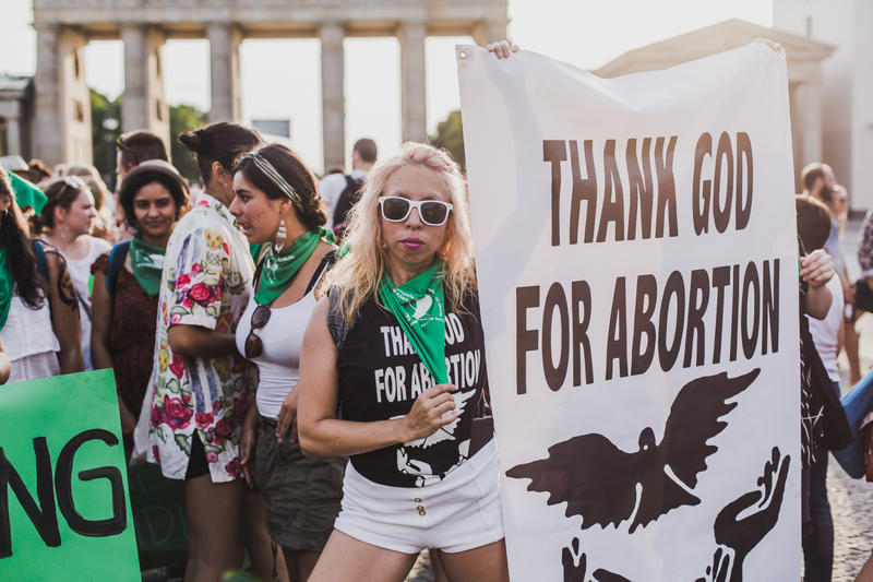 MANIFESTANTI PRO ABORTO
