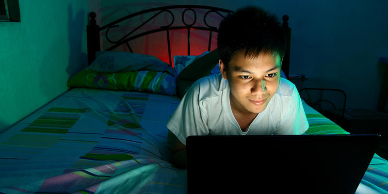 YOUNG LAPTOP