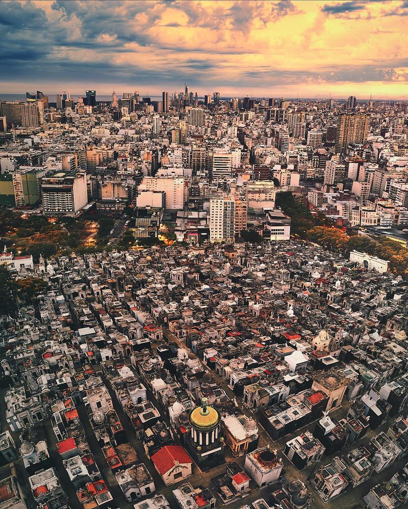 LA RECOLETA CEMETERY