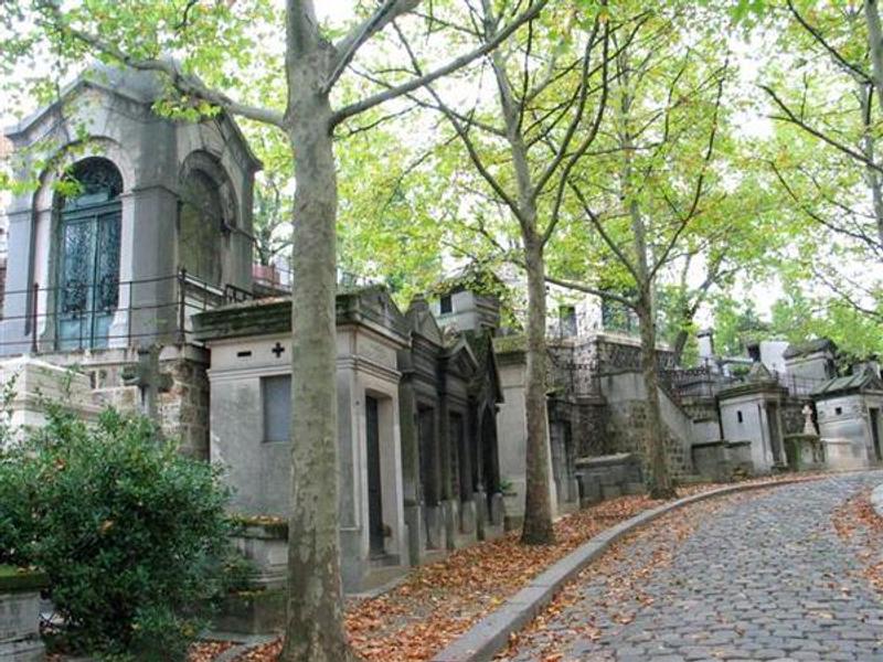 PERE LACHAISE CEMETERY