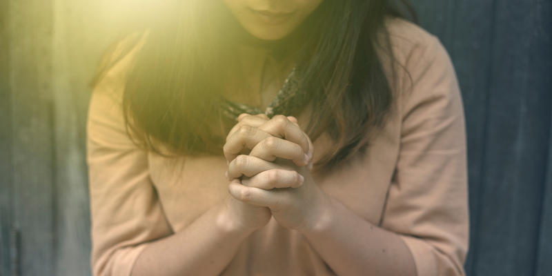 WOMAN,OUTSIDE