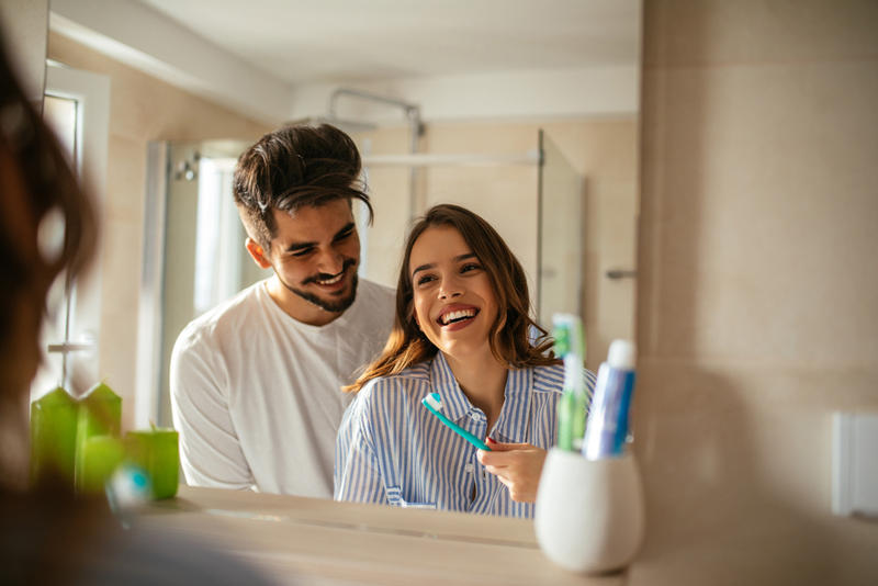 SPOSI, BAGNO, SPAZZOLINO