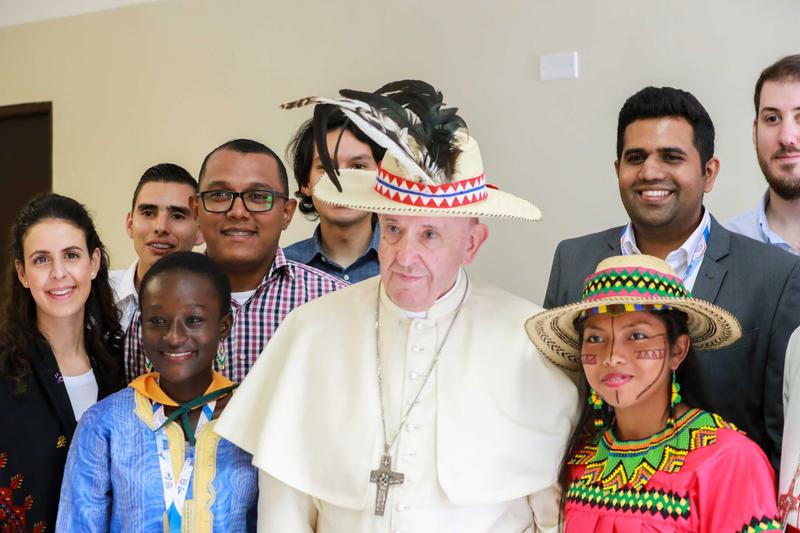 KOLACJA PAPIEŻA FRANCISZKA Z MŁODYMI