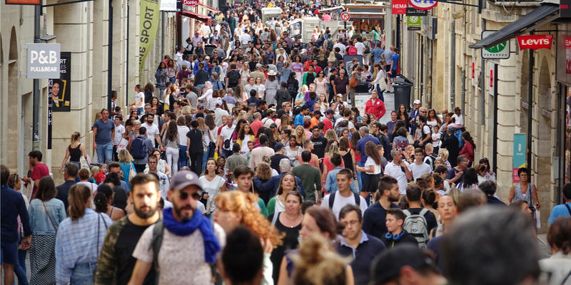 FOULE RUE POPULATION