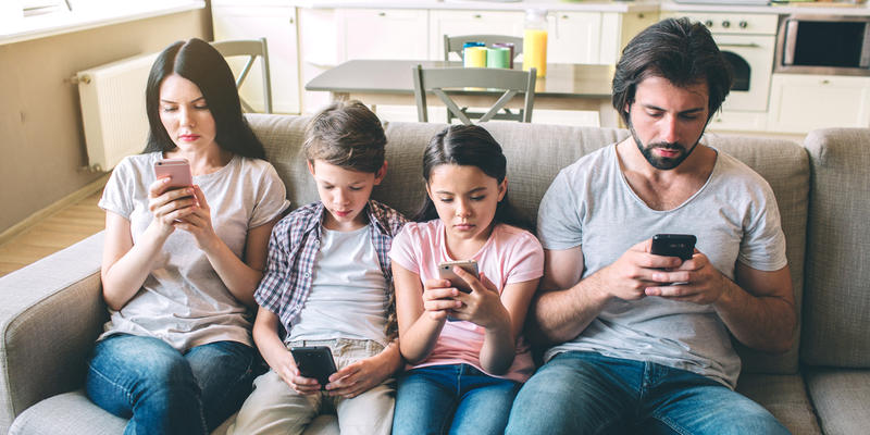 IPHONES,FAMILY