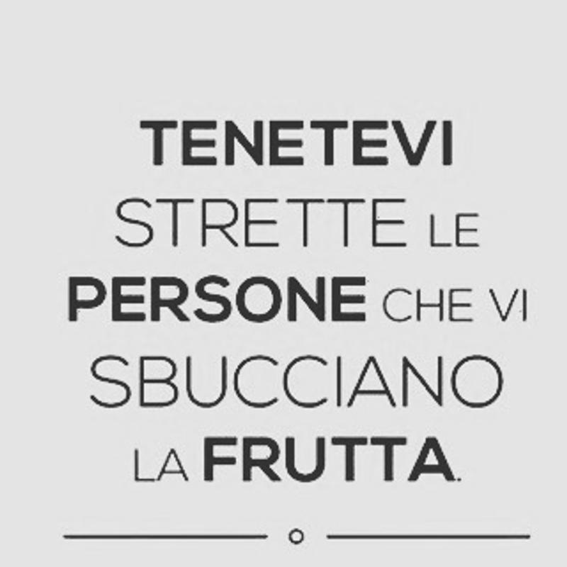 PERSONE, SBUCCIARE, FRUTTA