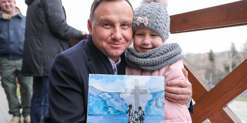 ANDRZEJ DUDA DEFENDE FAMÍLIA