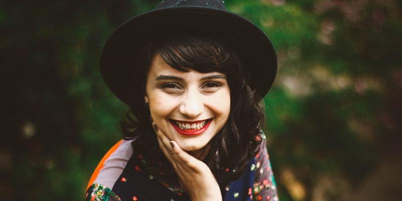 GIRL; SMILING; HAT