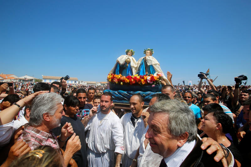 Pèlerinage des Saintes-Maries-de-la-Mer, procession de Marie Jacobé et Marie Salomé