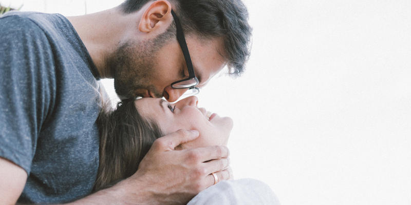 MAN, KISS, WOMAN