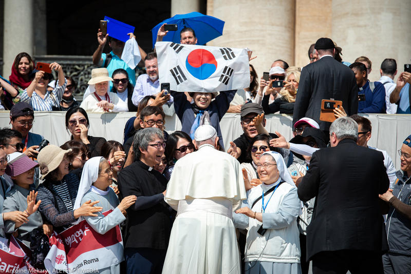 POPE AUDIENCE JUNE 05