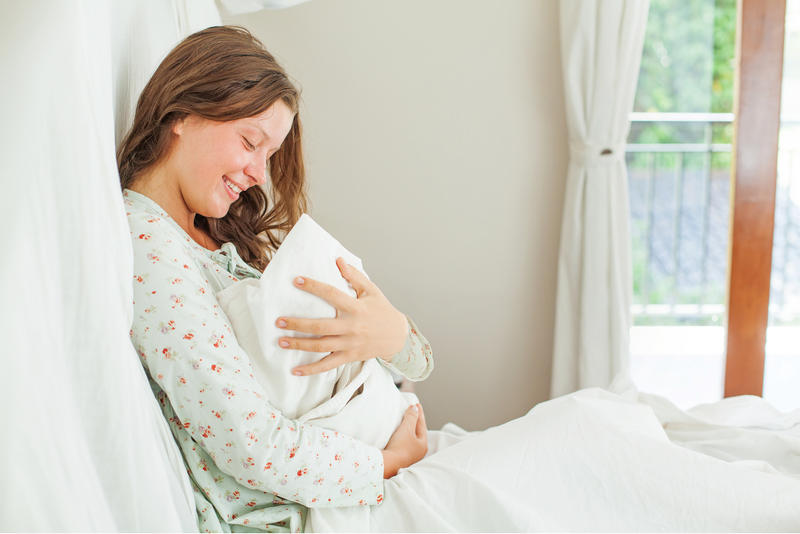 mother give birth newborn