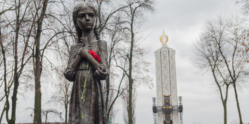 Holodomor: comunismo e nazismo equiparados em horror