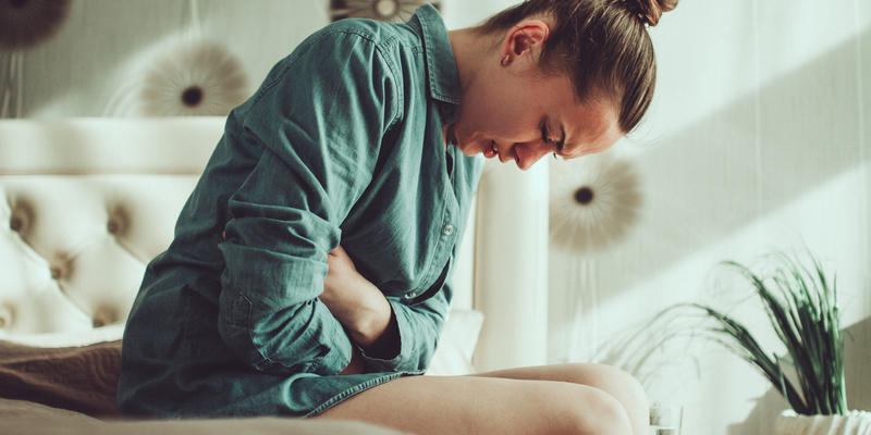 WOMAN, PAIN, BED