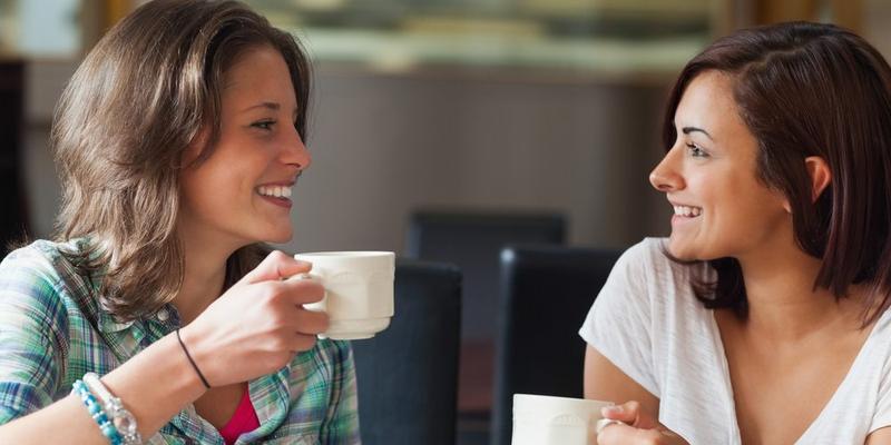 FRIENDS DRINKING COFFEE