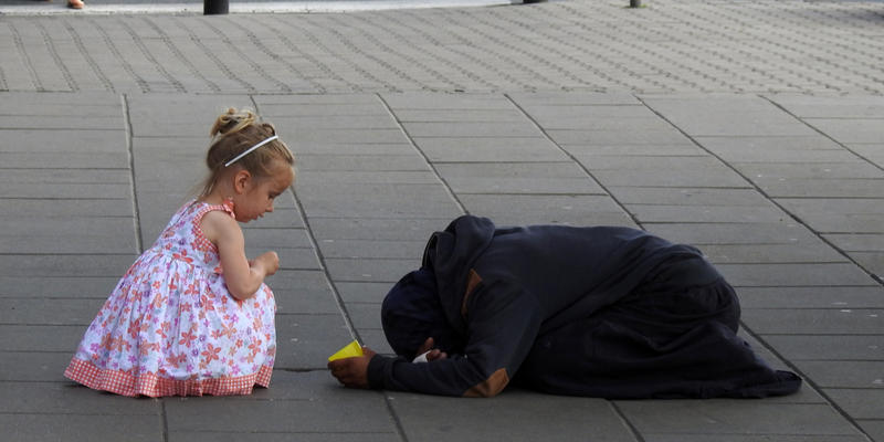 little girl gives money homeless