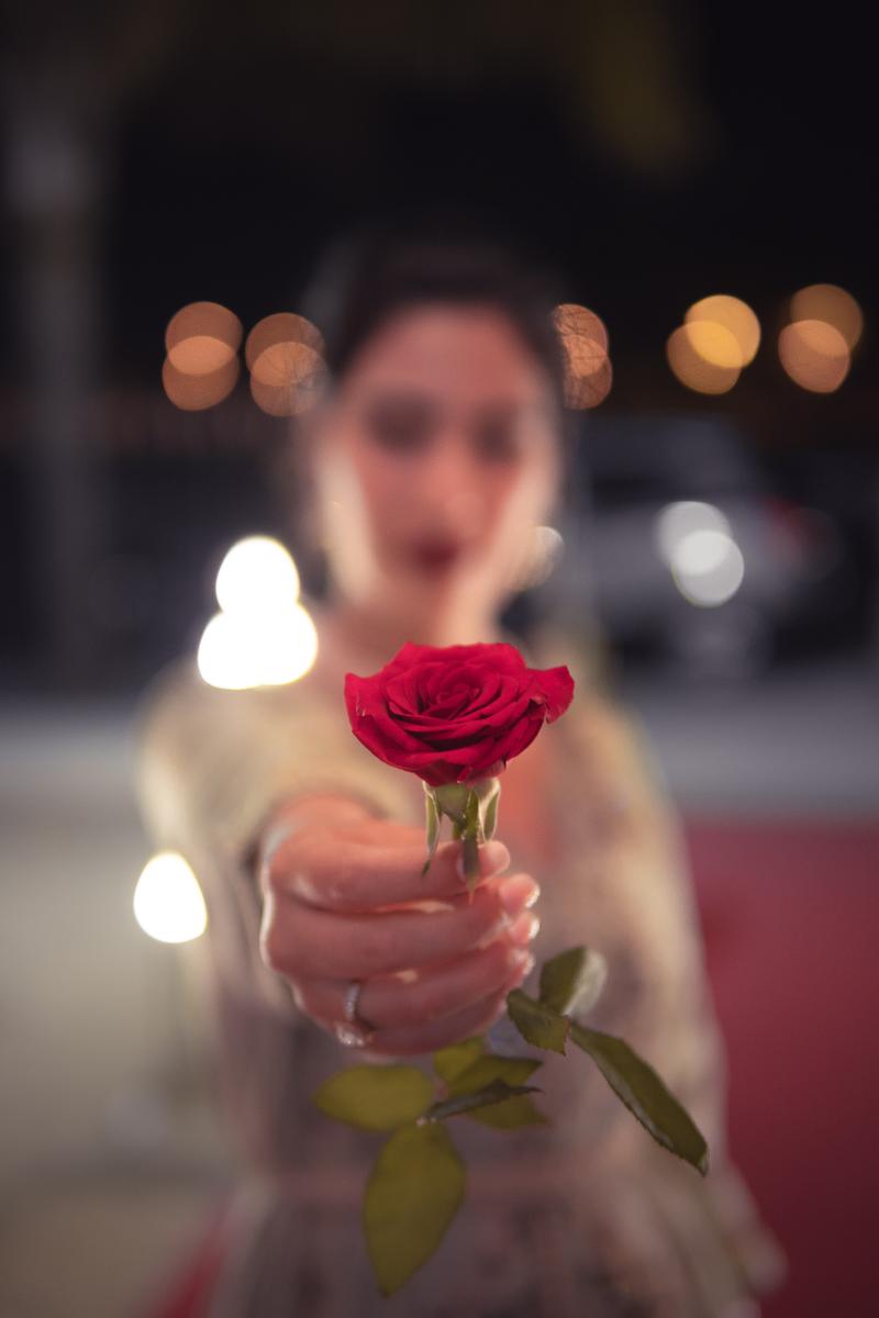 WOMAN ROSE